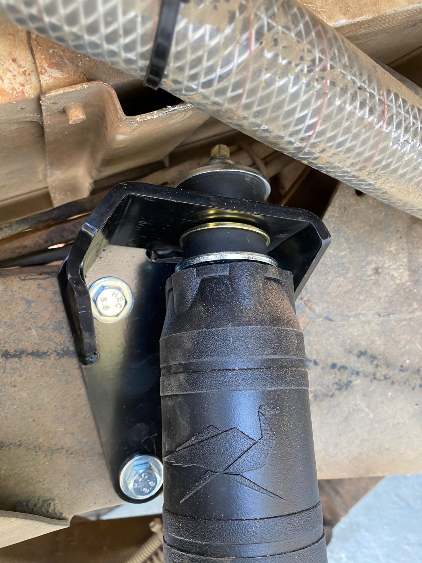 Defender rear shock mount