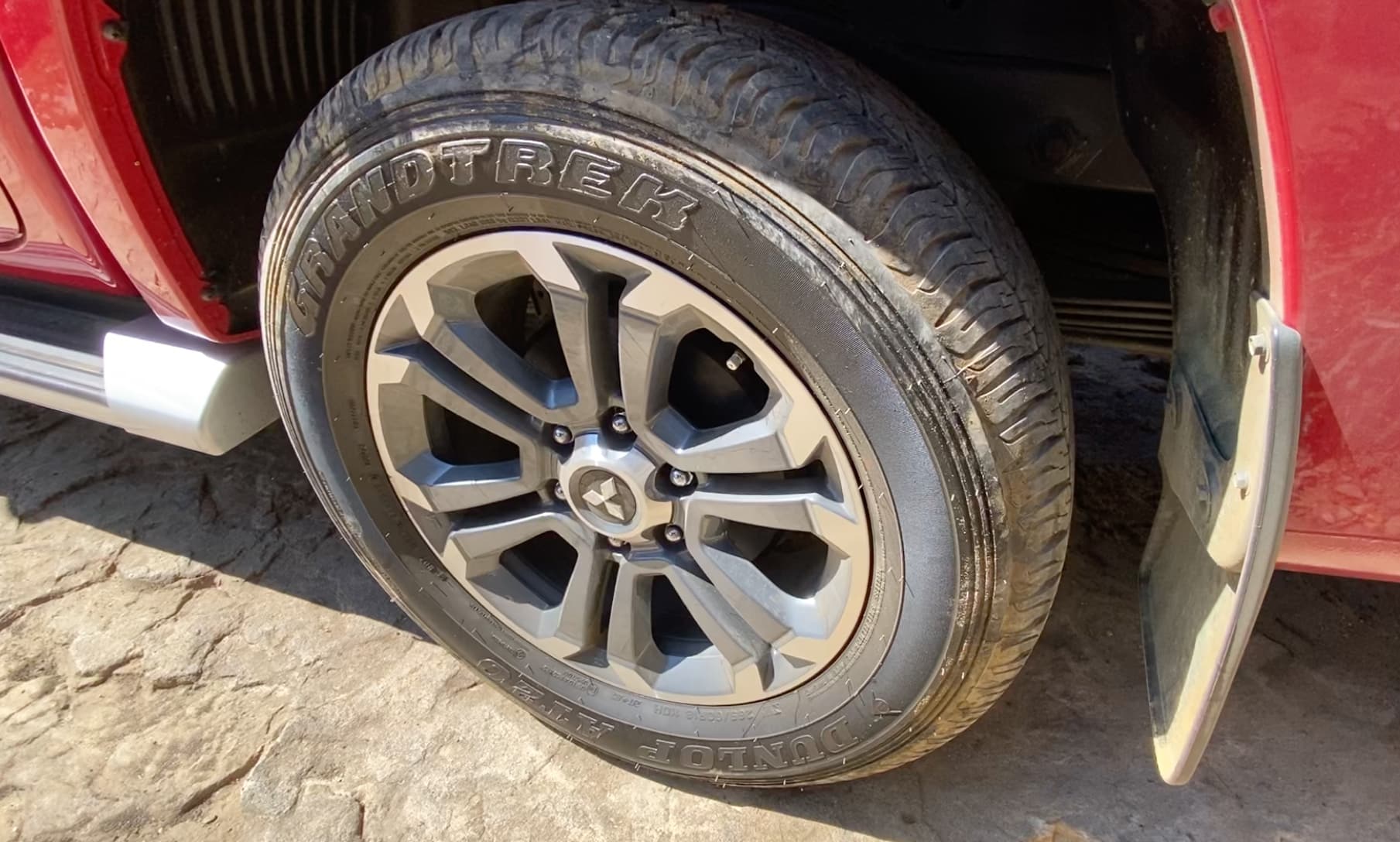 Mitsubishi Triton Gls Auto Tyre