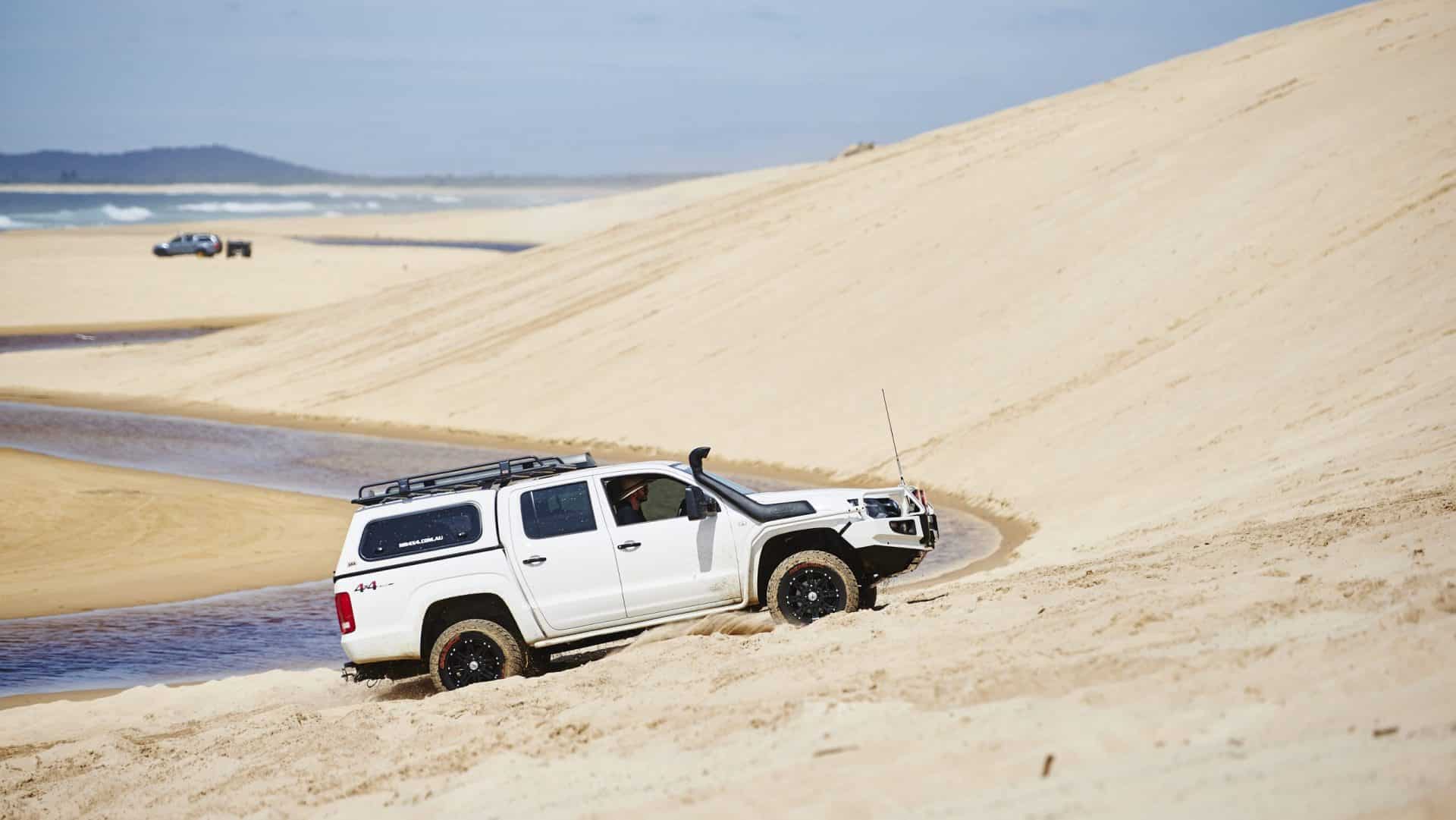 HOW TO DRIVE ON SAND WITHOUT GETTING STUCK - Unsealed 4X4