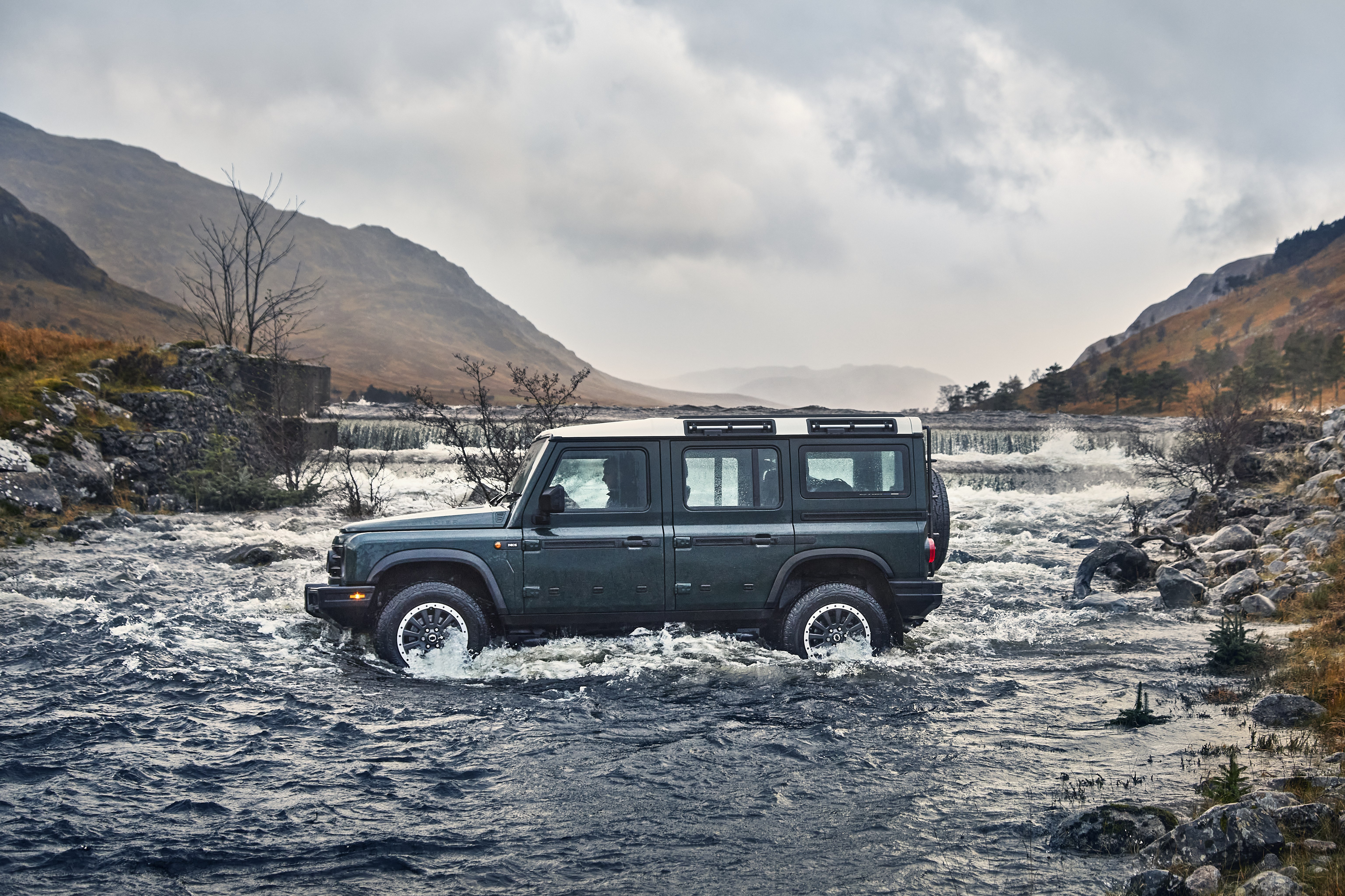 Crossing water 4x4