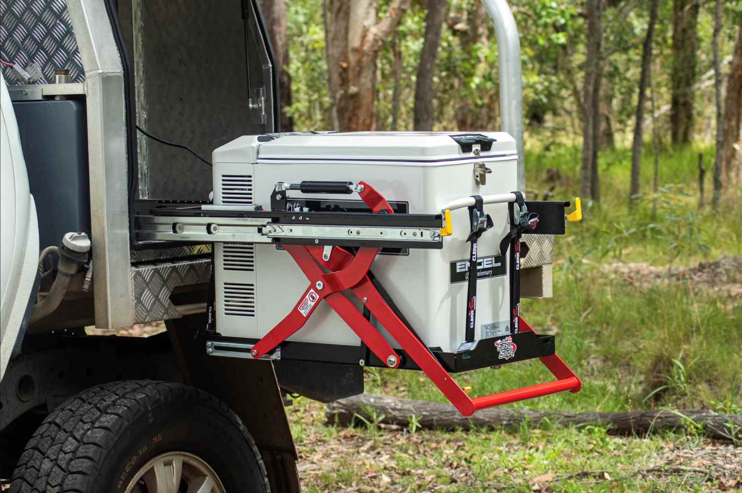 4WD rear cargo storage