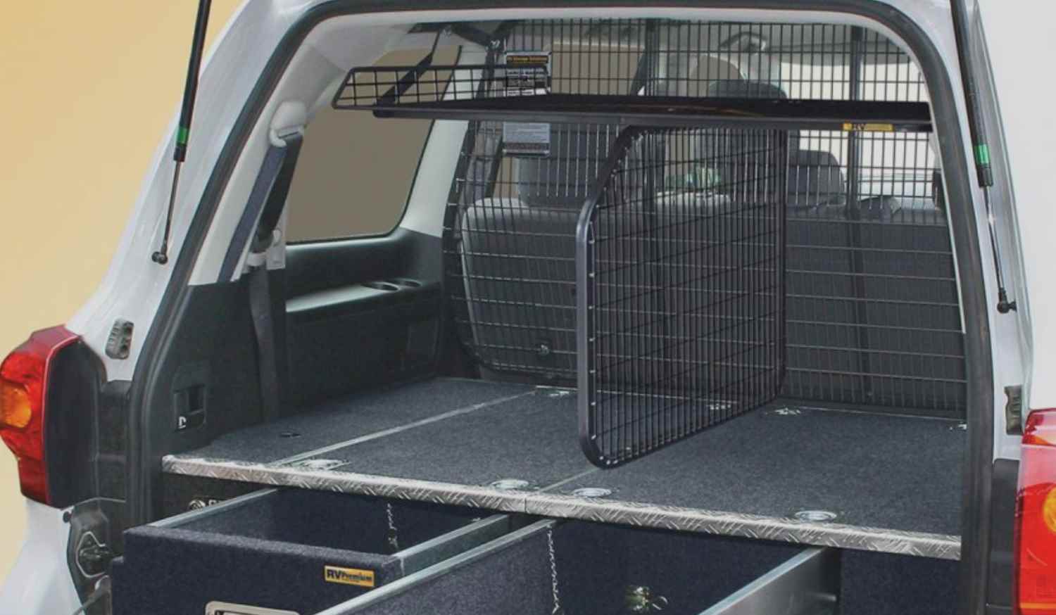 4WD rear cargo storage
