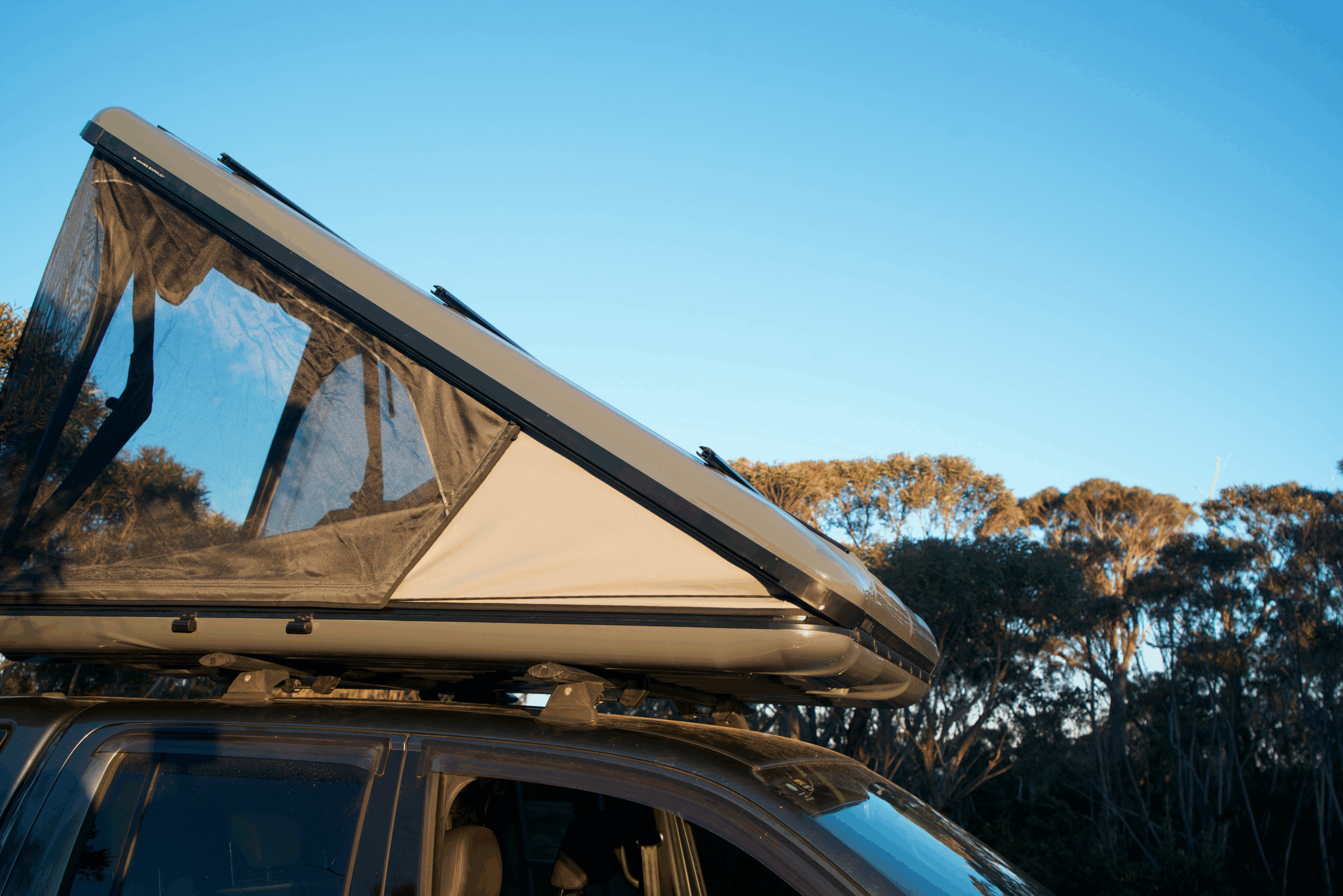 RTT interior dimensions showing 220cm length and 140cm width