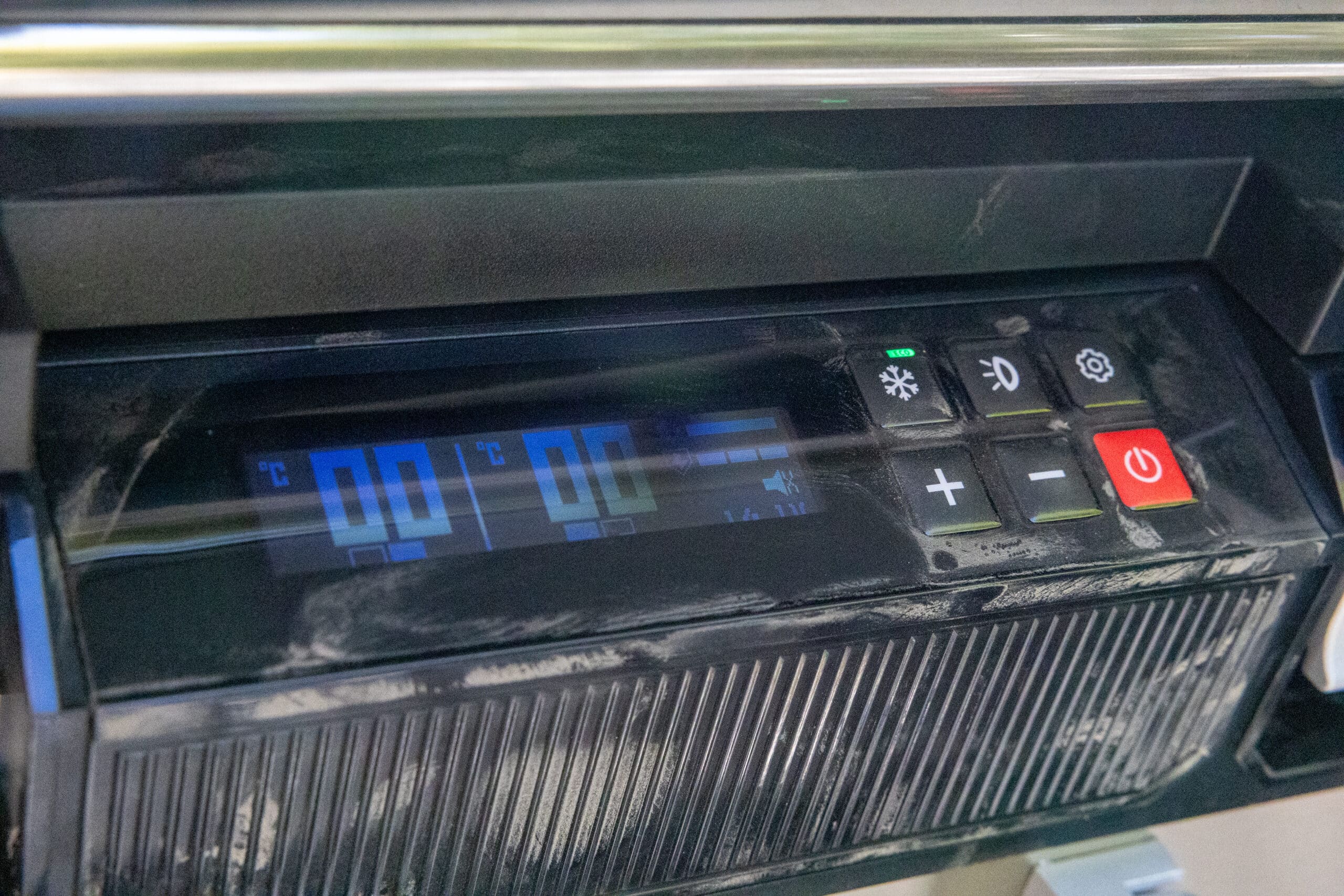 Kings Plus fridge heavy-duty clasps and corner protection detail