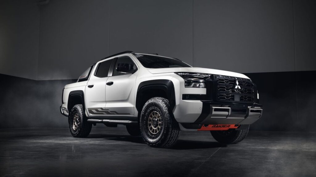 mitsubishi triton raider