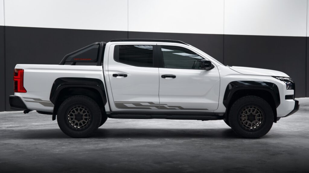 mitsubishi triton raider