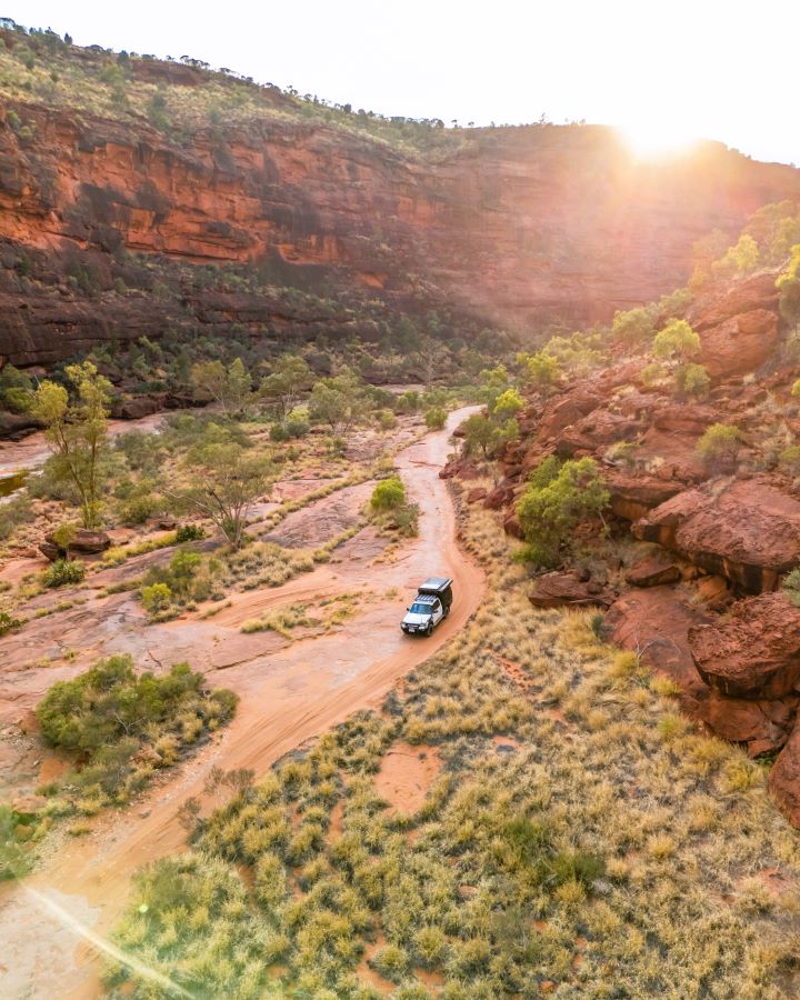 4WD road trip to Uluṟu