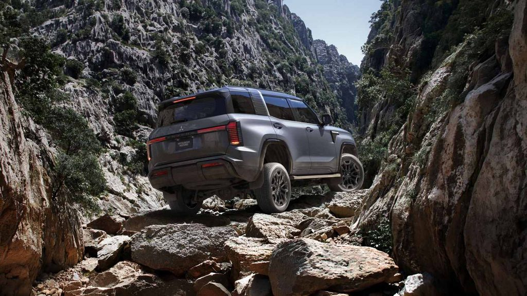 2027 Mitsubishi Pajero